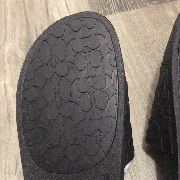 Coach Signature Slide - Picture 15 of 16